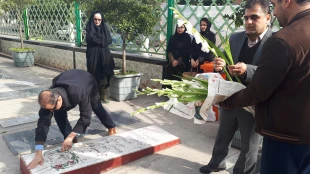 شرکت کارکنان دانشکده در مراسم غبارروبی گلزار شهدای انقلاب  3