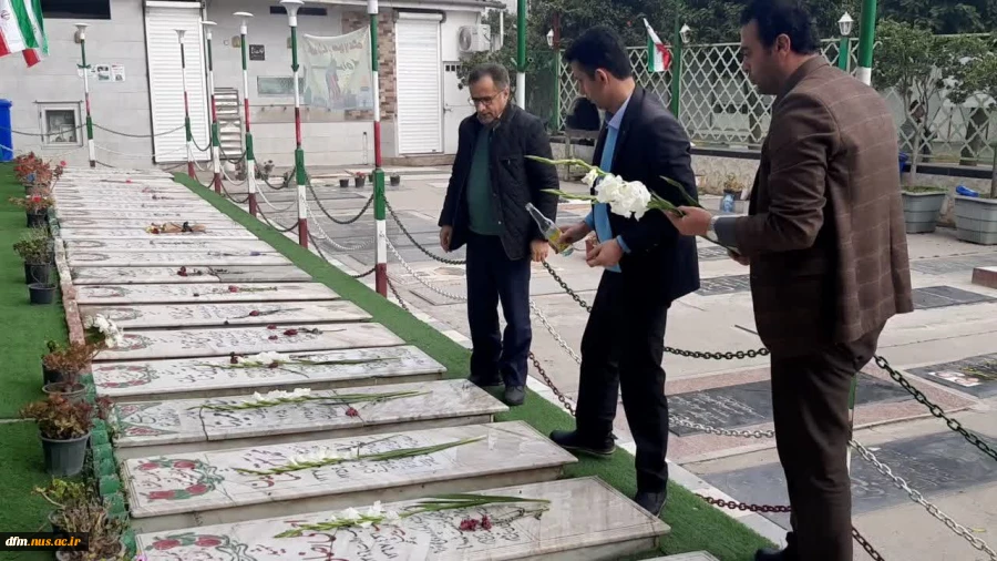 حضور جمعی از  کارکنان دانشکده فنی وحرفه ای محمودآباد در مراسم غبارروبی گلزار شهدای آهو محله 7