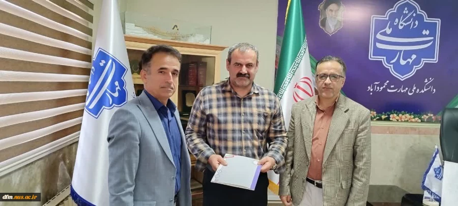 از کارکنان آموزش به مناسبت هفته آموزش تجلیل شد 7