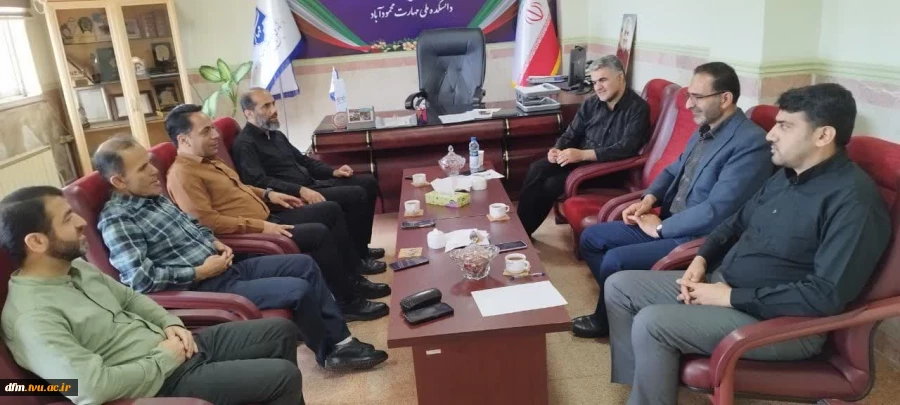 جلسه ریاست با جمعی از مسئولین دانشکده  2