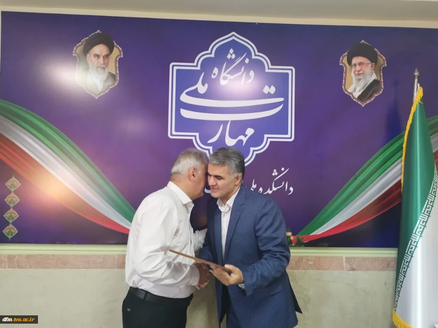 تجلیل دکتر حیدری تبار از ناخدا اصفهانیان 4